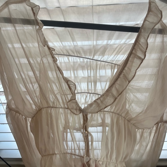 Revolve Bali cream top - Picture 2 of 3